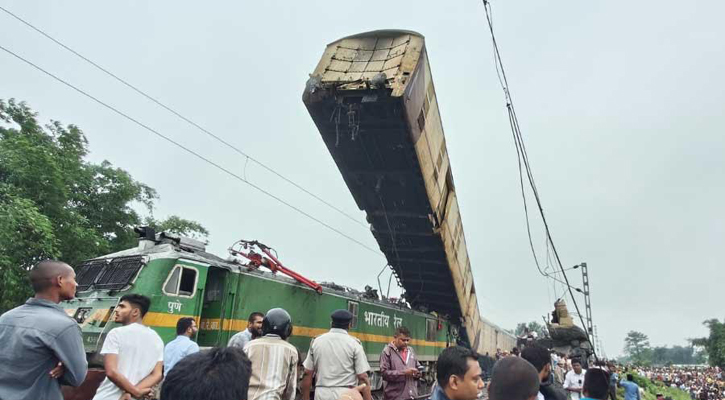 পশ্চিমবঙ্গে রেল দুর্ঘটনায় নিহত ৬, আহত ৫০